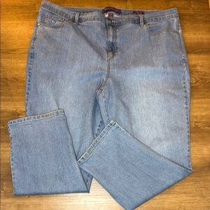 Gloria Vanderbilt Amanda Light Wash Women’s 22W Stretch Denim Jeans